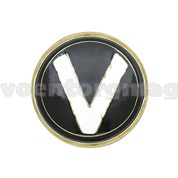 Значок V на черном фоне, круглый, диаметр 25мм (на пимсе)