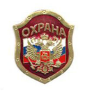 Нагрудный знак Охрана, орел на флаге РФ, на красном фоне