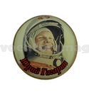 Значок Юрий Гагарин, фото в шлеме 12 апреля 1961, круглый (смола, на пимсе)